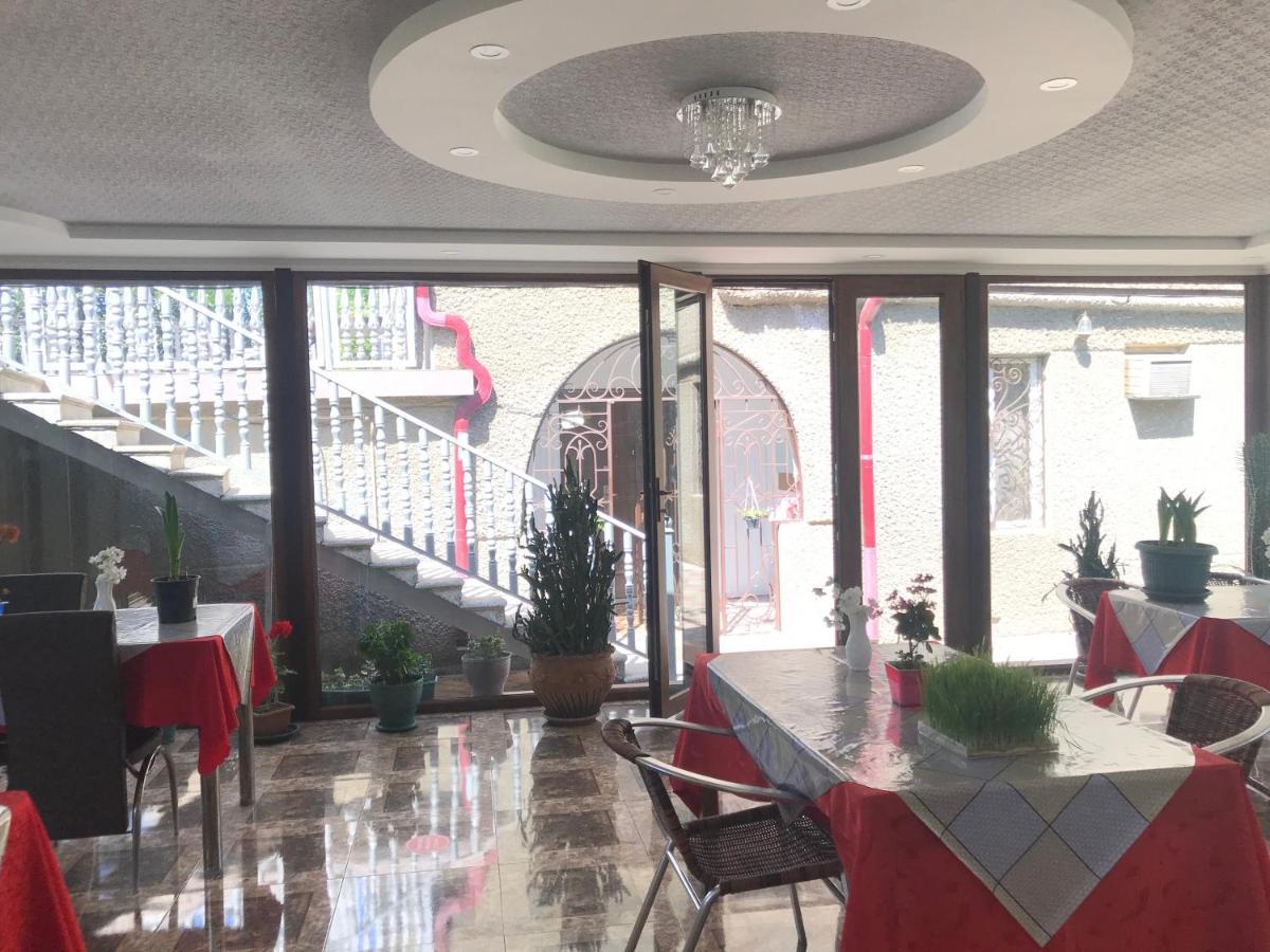 Hotel Oniks Kutaisi Exterior photo