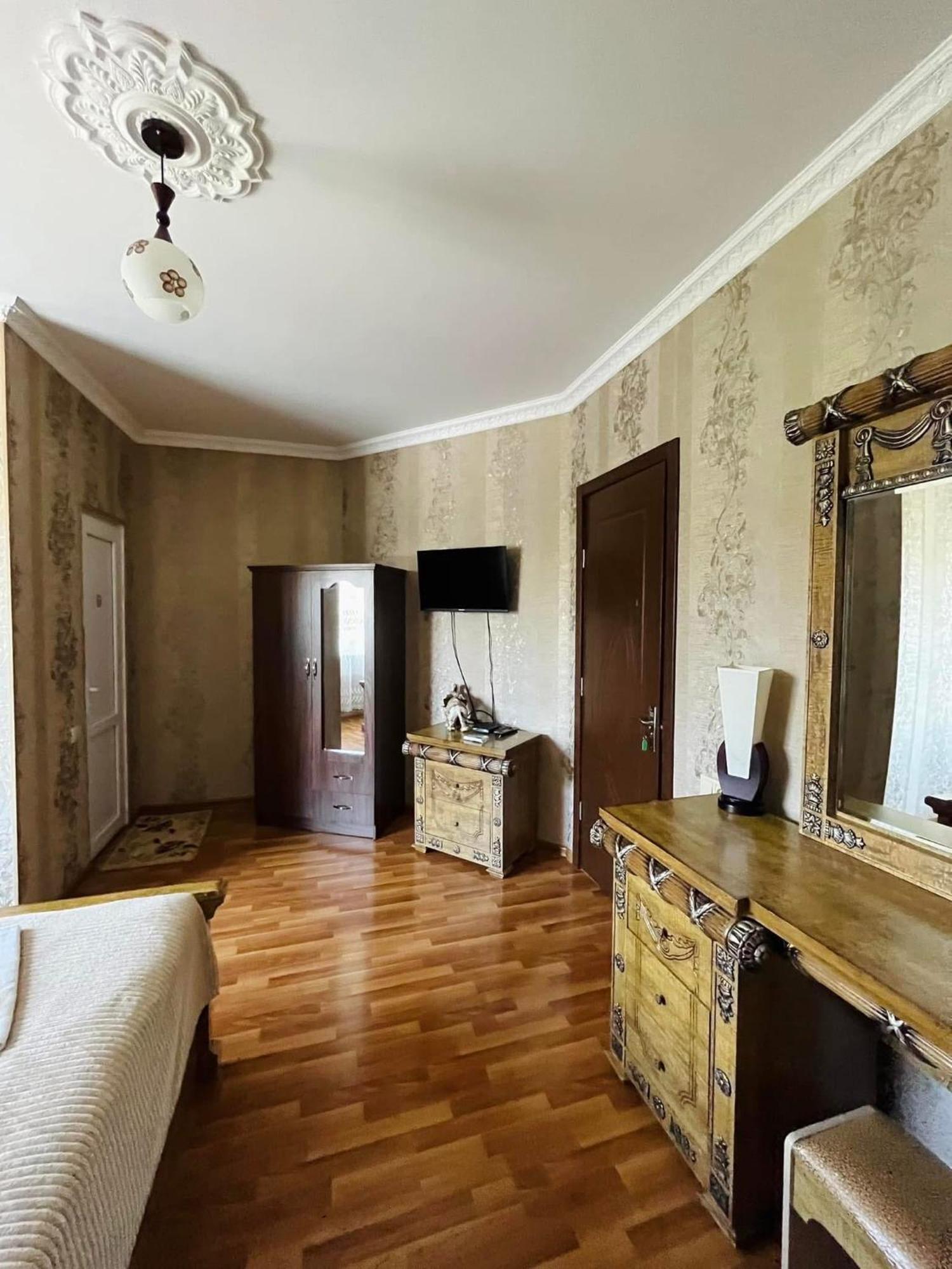 Hotel Oniks Kutaisi Exterior photo