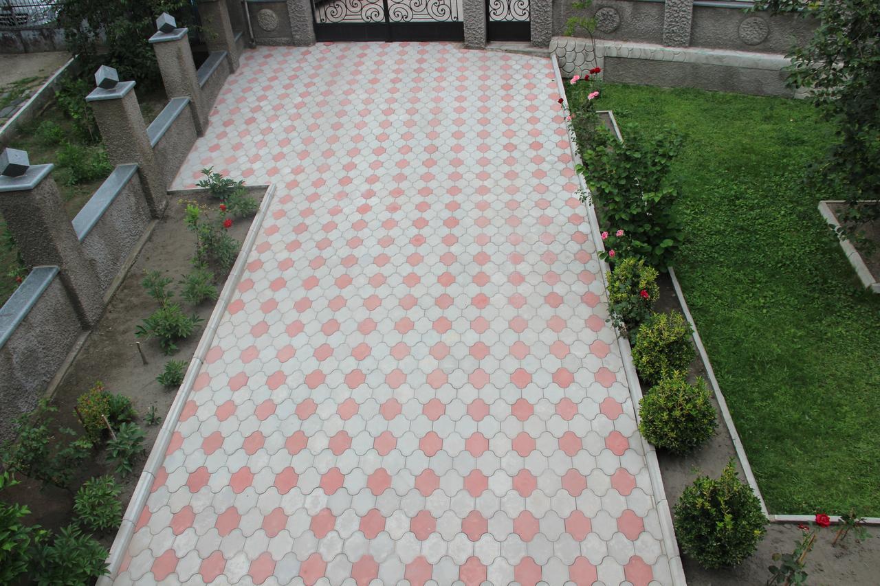Hotel Oniks Kutaisi Exterior photo