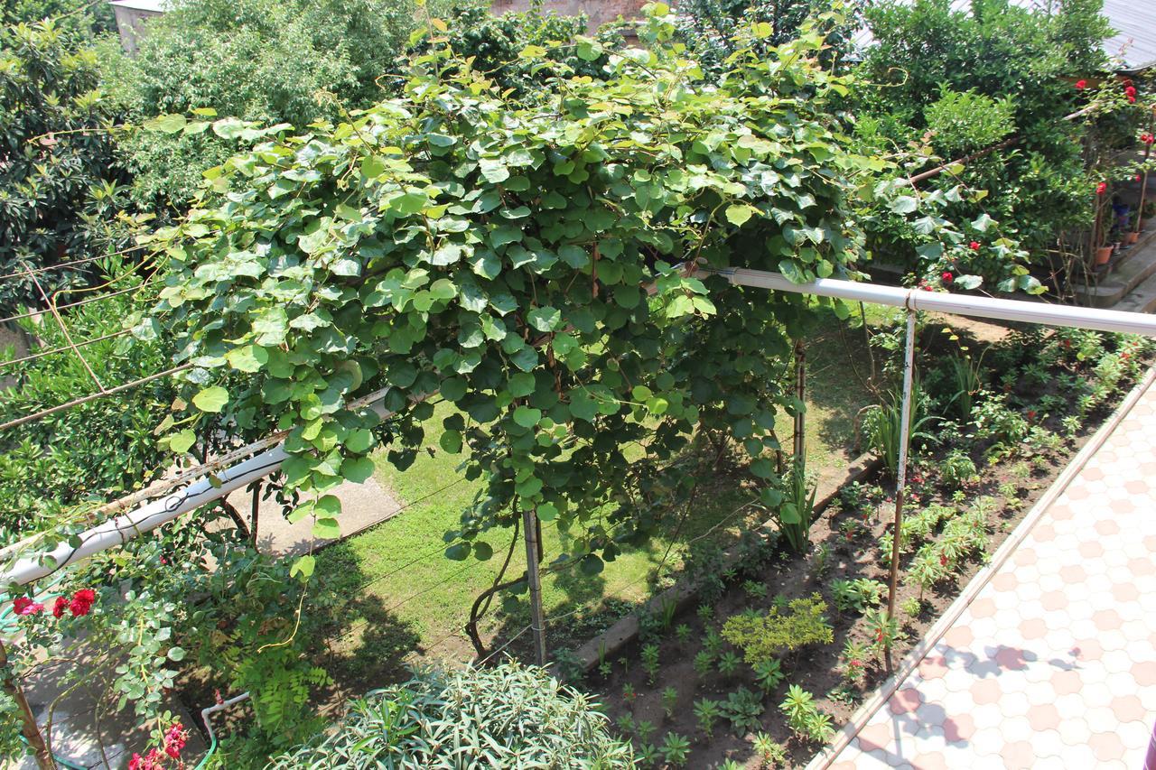 Hotel Oniks Kutaisi Exterior photo